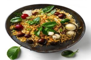 Гречка с грибами и луком в карри, подается с огурцами